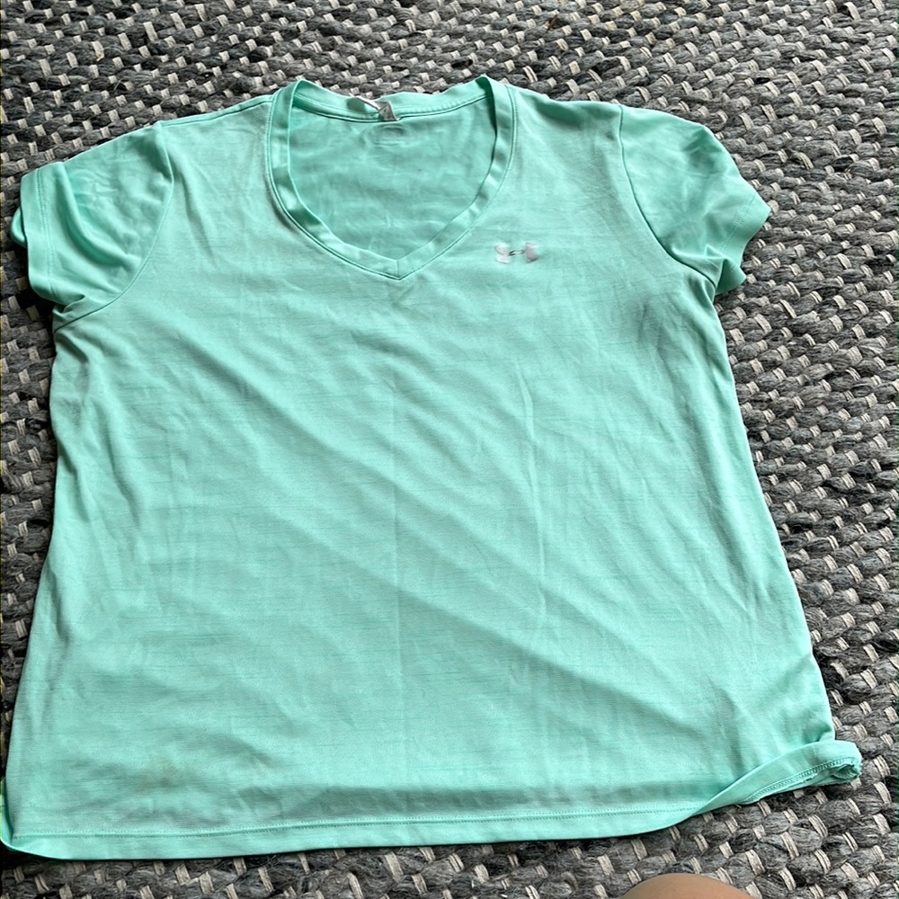Women’s under armor workout top size XL